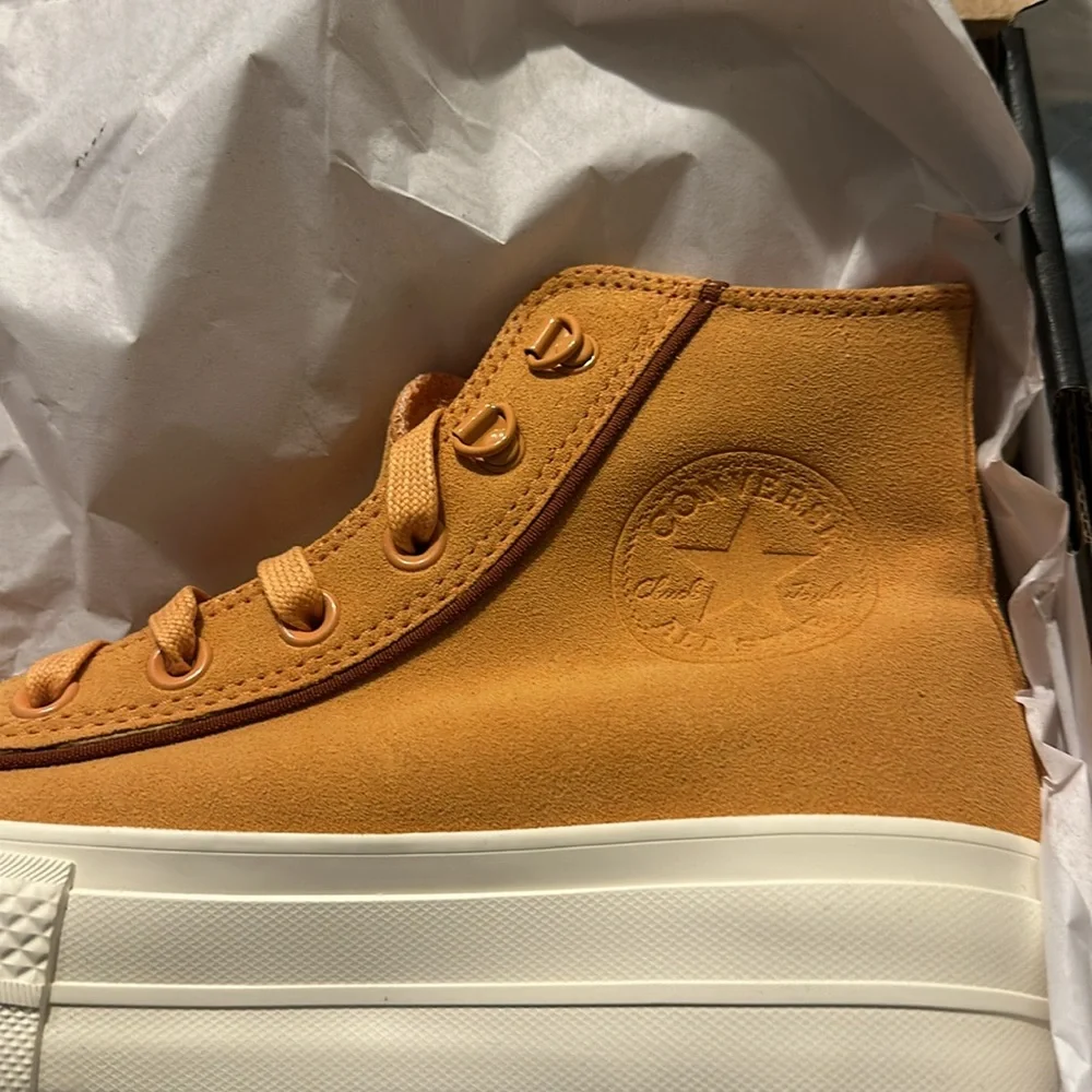 NWT converse Chuck Taylor All Star Lift Platform Suede Tiger MothTawny OwlEgret